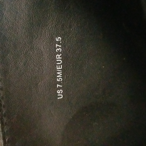 Vince Cabria leather lug boots. - Picture 4 of 8